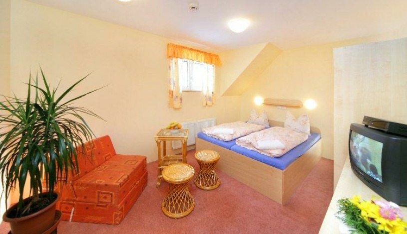 Pension Moravěnka Špindlerův Mlýn - Rodinný pokoj pro 5 osob (2 ložnice 3+2), Dvoulůžkový pokoj + přistýlka